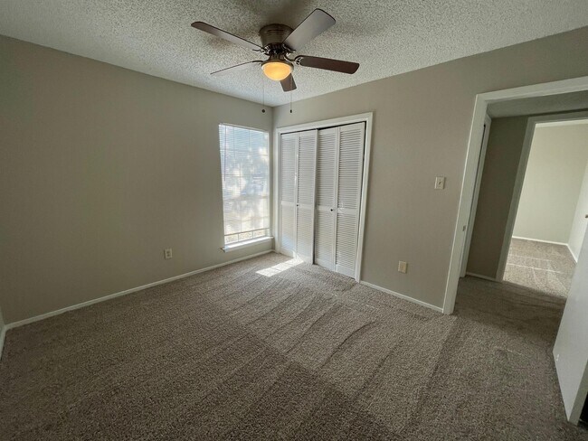 Photo - 412 Blue Valley Dr