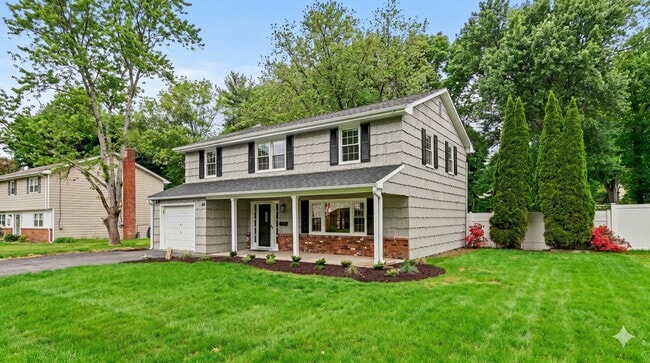Photo - 44 Barmore Dr W