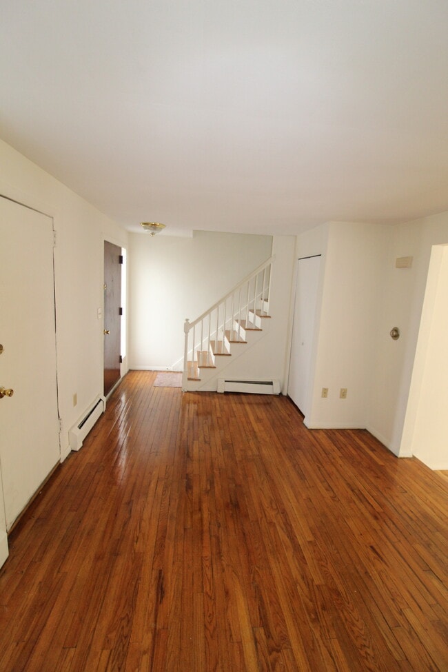 Building Photo - 20 Henderson Dr Unit A Rental