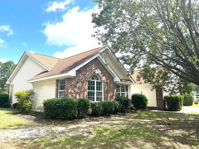 Building Photo - Pet Friendly, Unfurnished, 3 Bedroom, 2 Ba... Rental