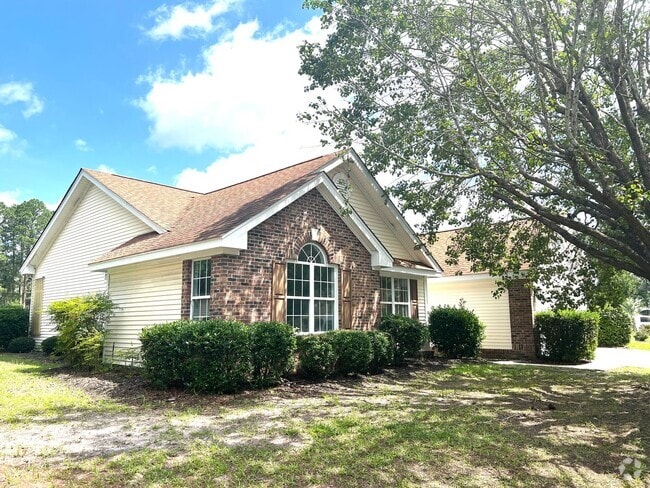 Building Photo - Pet Friendly, Unfurnished, 3 Bedroom, 2 Ba... Rental