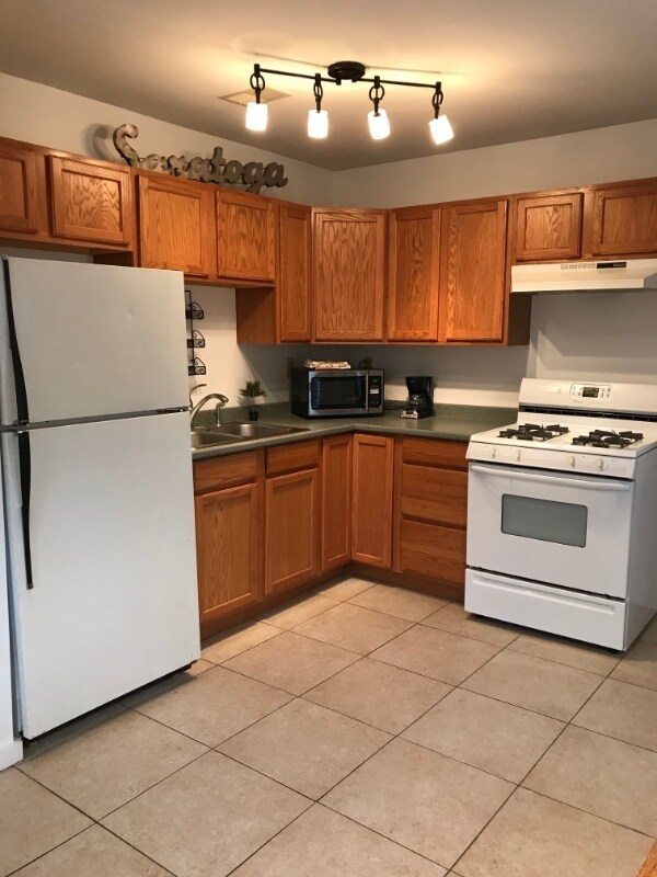 Photo - 575 N Broadway