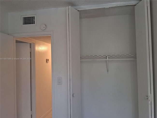 Photo - 6103 SW 69th St Unidad 41 Rental
