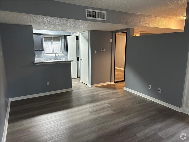 Building Photo - 10001 Westpark Dr Unit 83 Rental