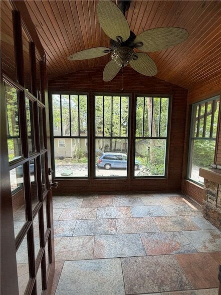 Photo - 104 Boles St