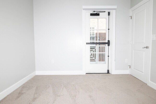 15 E Broad St