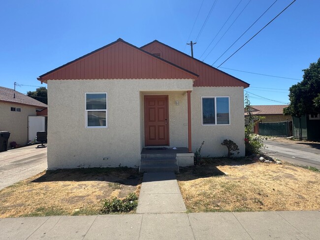 Building Photo - 210 W Boone St Rental