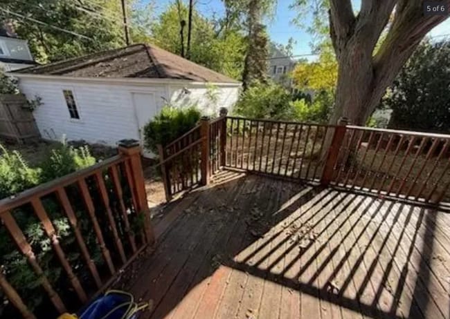 Photo - 2865 Central St