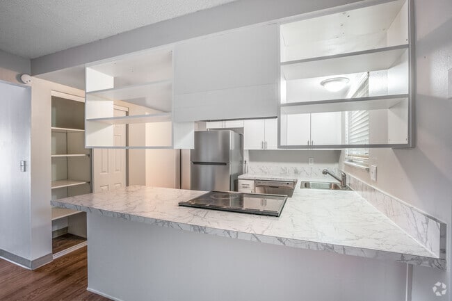 2BR, 1.5BA, - 986SF - Kitchen 02