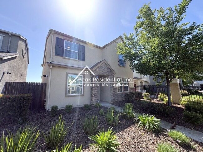 Photo - Spacious 4bd/2ba House - Gated Community