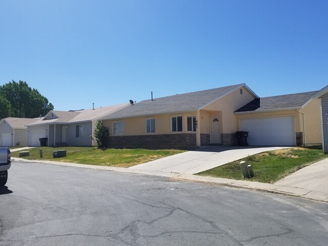 Building Photo - 683 W 1275 N Rental