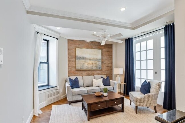 Building Photo - 209 E 25th St