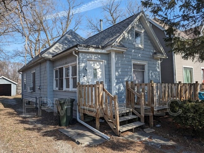 Building Photo - 2113 Mulberry St Rental