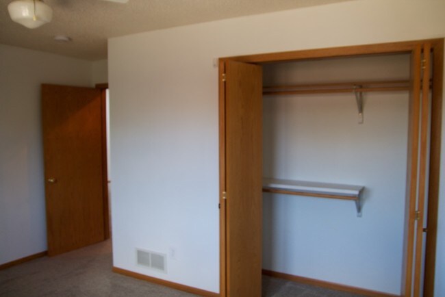 Photo - 2050 Keokuk St