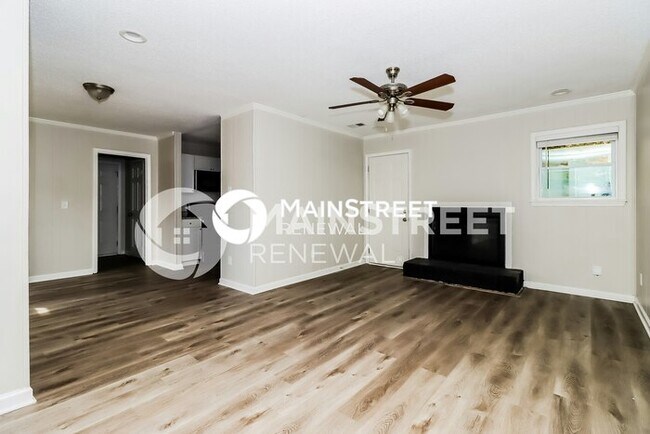 Photo - 3 Bedroom Pet-Friendly Home in Charlotte, NC with Main Street Renewal