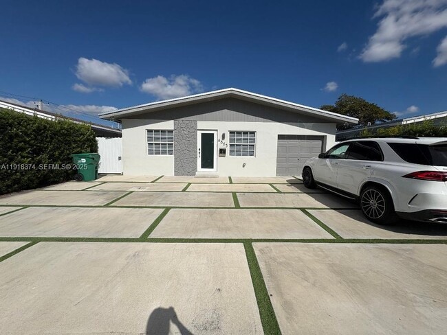 Building Photo - 6865 SW 42nd St