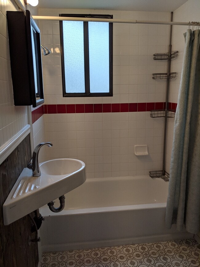 Photo - 224 S 800 E