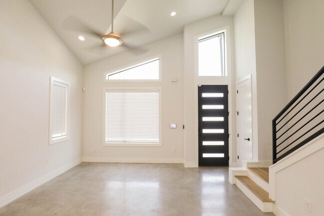 Photo - 1309 Cometa St