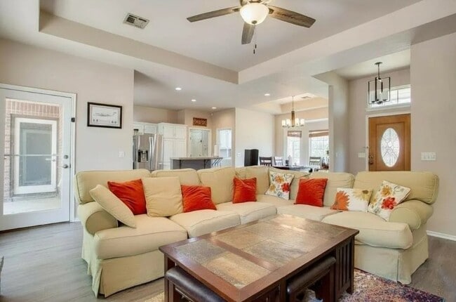 204 Oakdale Dr
