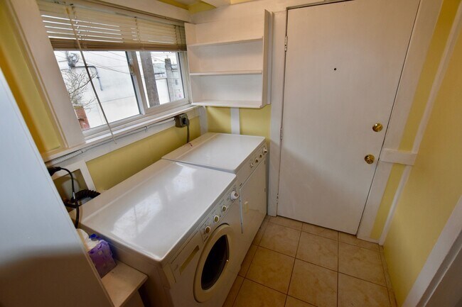 Charming Capitol Hill One Bedroom - AVAILABLE 9/8/2026!