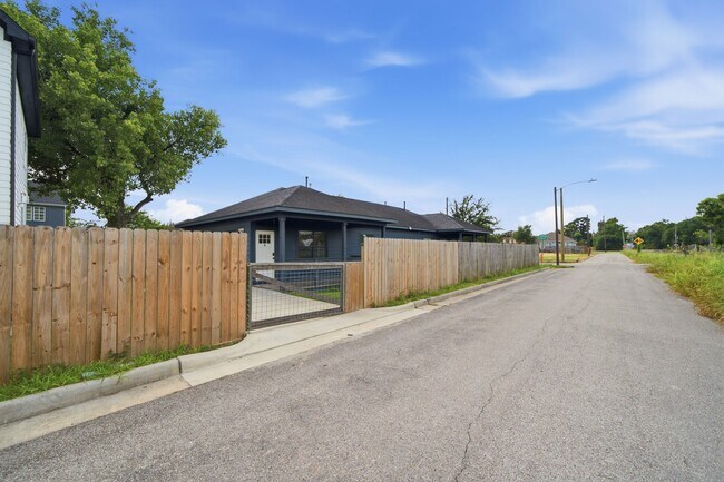 Photo - 603 Edgewood St