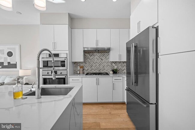 Photo - 646 H St NE Unidad 305