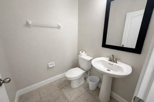 Photo - Spacious 3-Bedroom Townhouse Oasis in Haines City – Your Perfect Retreat!