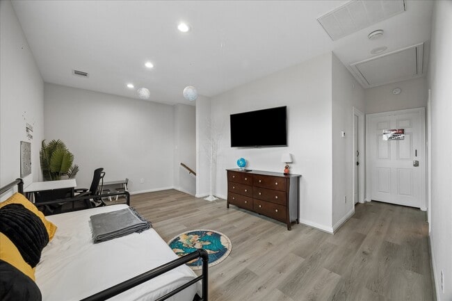 Photo - 8308 James Franklin St