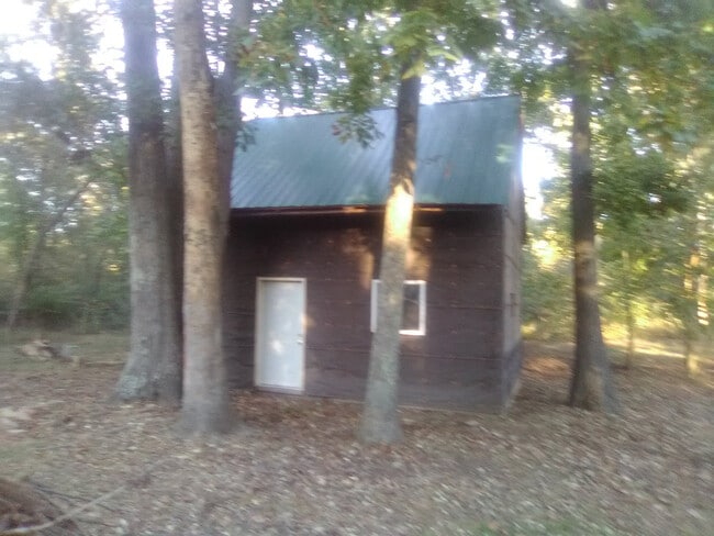 Building Photo - BISMARCK - Cabin, Great for a Handyman - $... Rental