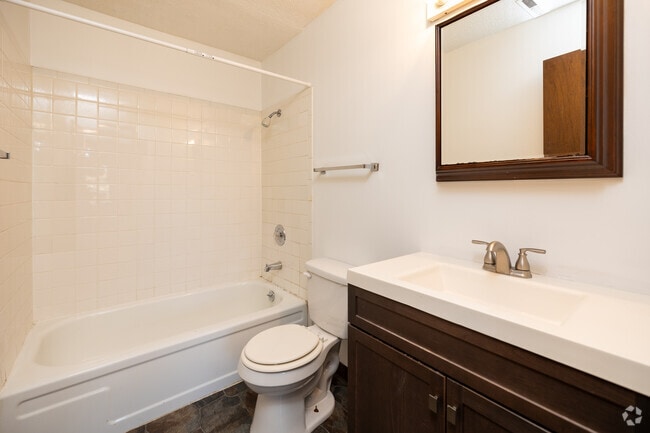1BR, 1BA - 575 SF - Bathroom