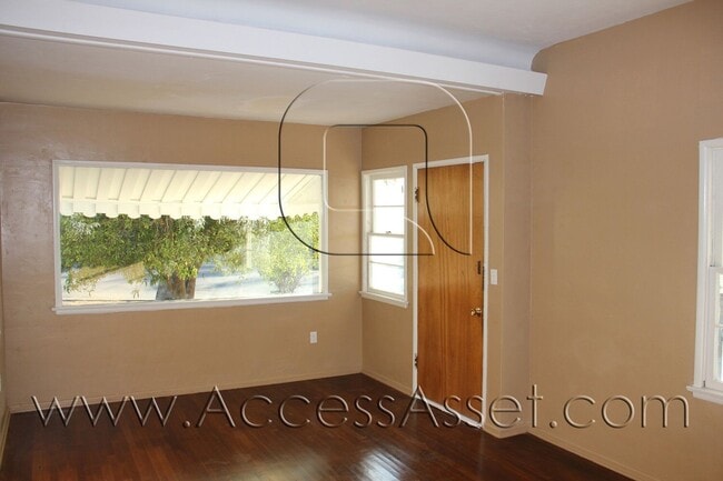 Photo - Charming 1 Bed/1 Bath Bottom Unit In The H...