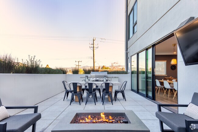 Outdoor Grill and Firepit - Maya