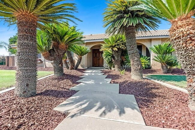 Photo - 1420 E Coelho Ave