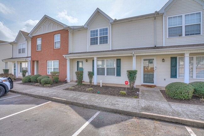 Photo - 415 Arapaho Dr