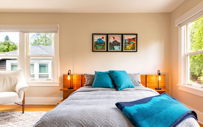 Photo - 1942 Boyer Ave E