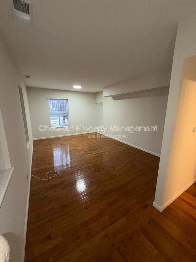 Building Photo - 5531 Pershing Ave