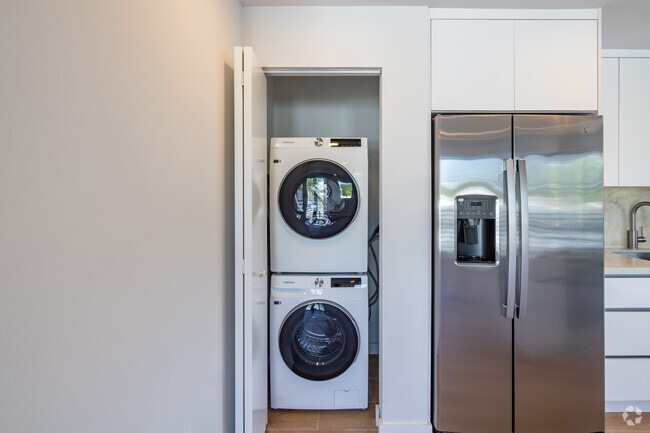 Unidad 401 - 4 habitaciones, 4 baños - 1734 pies cuadrados - Lavandería - 1376 SW 4th St