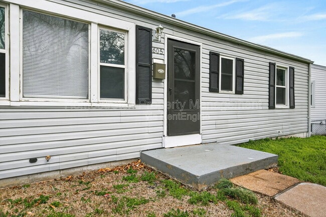 Photo - 605 Abston St