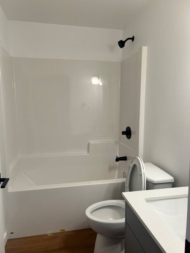 98 Bristol Ave Unit 2