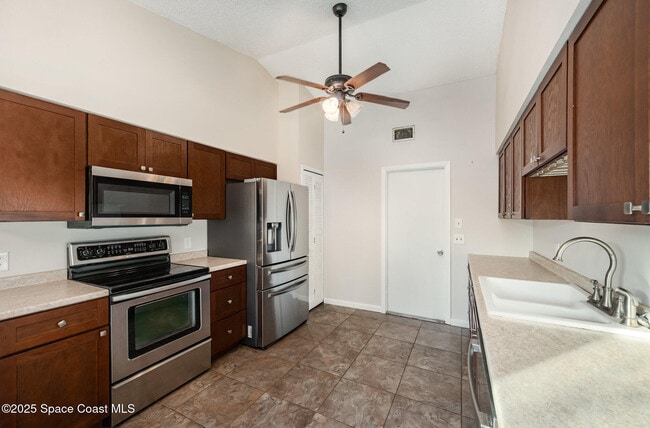 511 Biscayne Ln