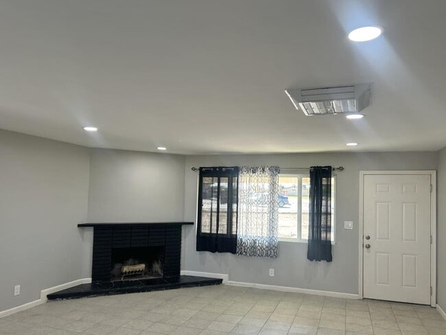 Photo - 18240 Catalpa St