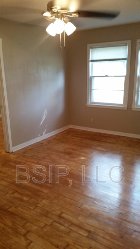 Photo - 1141 NE Chester Ave