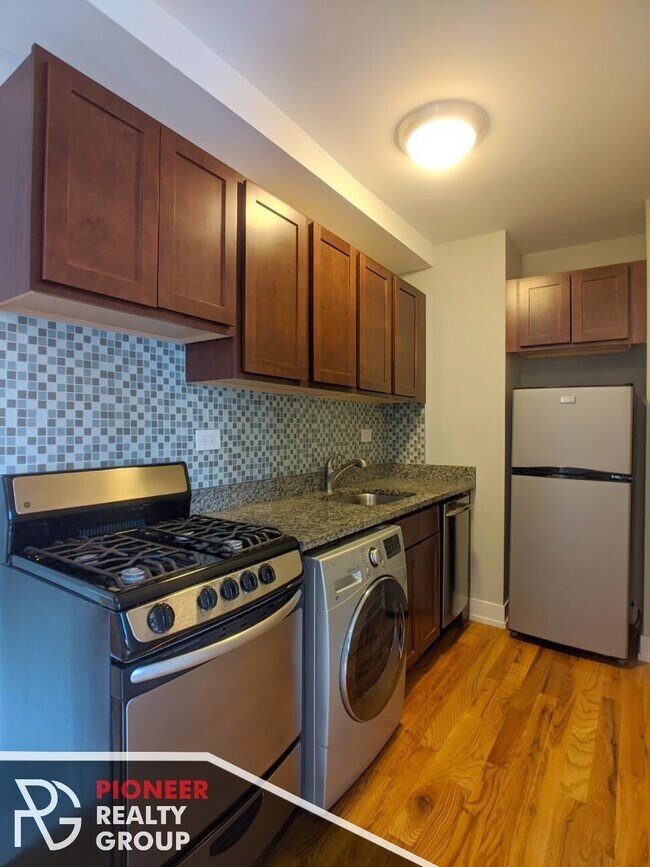 Photo - 556 W Arlington Pl Unit 2