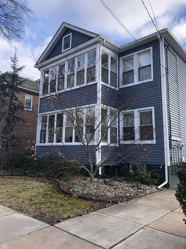 Photo - 216 Denison St