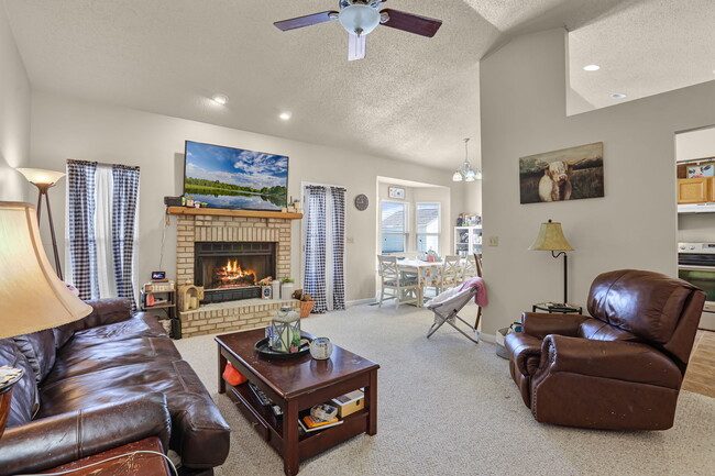 Photo - 753 Forest Green Dr