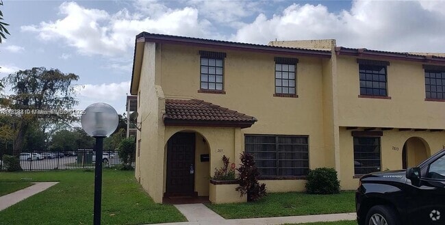Building Photo - 2611 NW 47th Ln Unit 3201 Rental