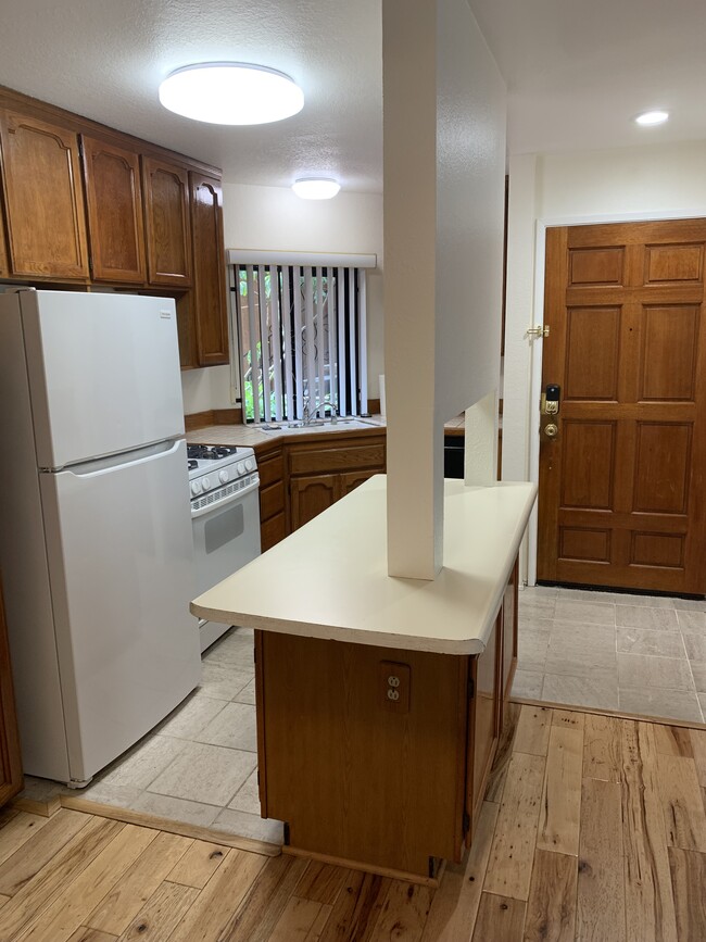 2849 E St Unit 1