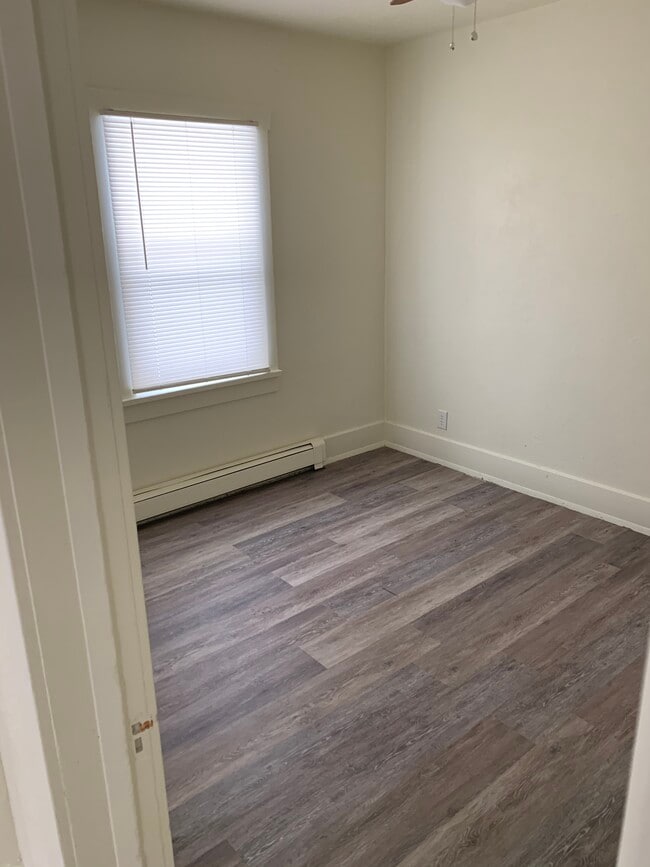 Building Photo - 328 S 100 W Unit Logan upstairs