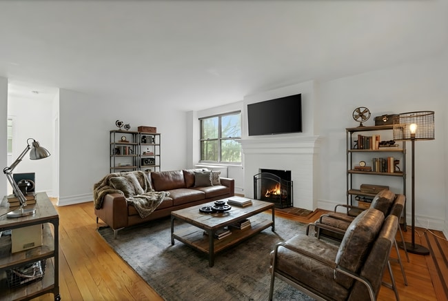 Building Photo - 100 E Palisade Ave Unit A24