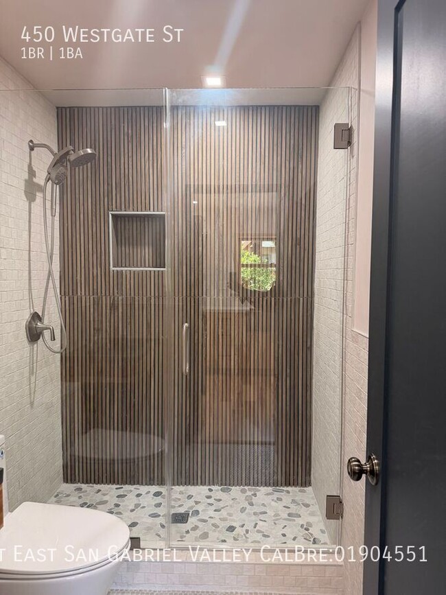 Photo - 450 Westgate St